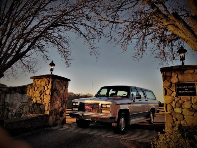 1989 GMC Suburban SLE - photo 2