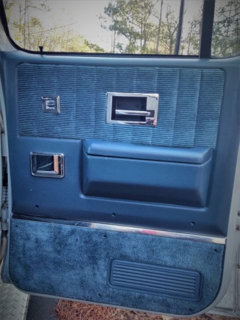 1989 GMC Suburban SLE - photo 12