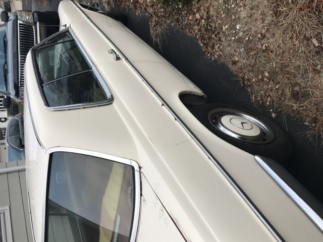 1972 Mercedes-Benz 200-Series Coupe - photo 4