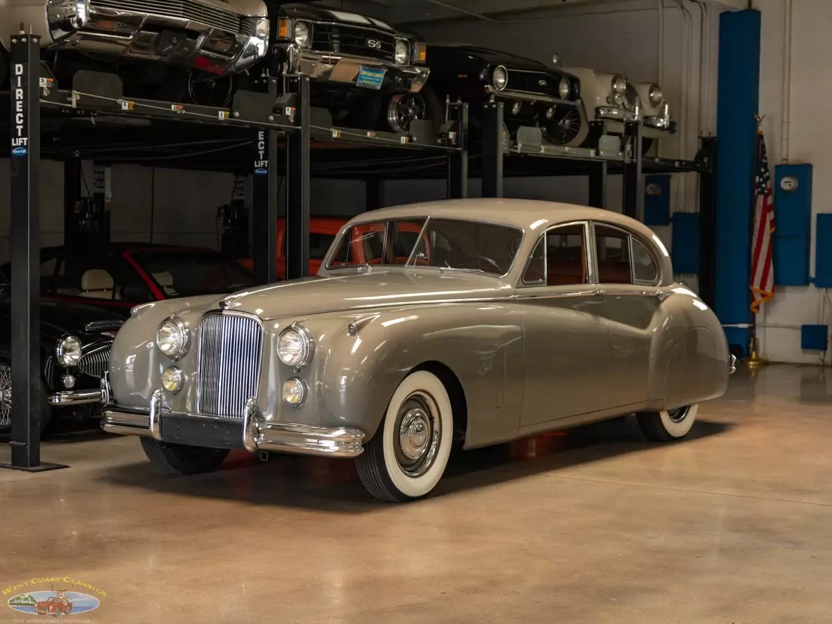 25653 Miles 3442 cc 6 cyl Automatic4 Door Sedan 1954 Jaguar Mark VII 4 Door Sedan