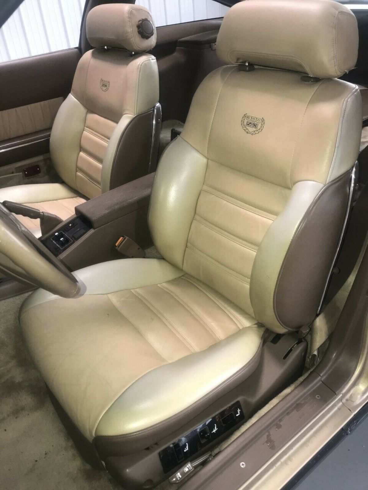 1985 Nissan 300ZX 26,000 MILES, 5-SPEED MANUAL WITH T-TOPS - photo 10
