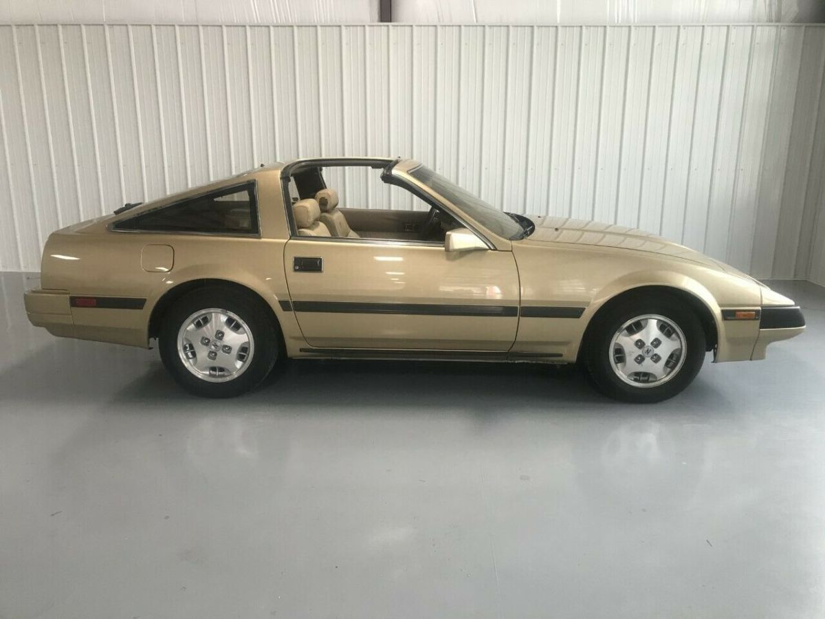1985 Nissan 300ZX 26,000 MILES, 5-SPEED MANUAL WITH T-TOPS - photo 2