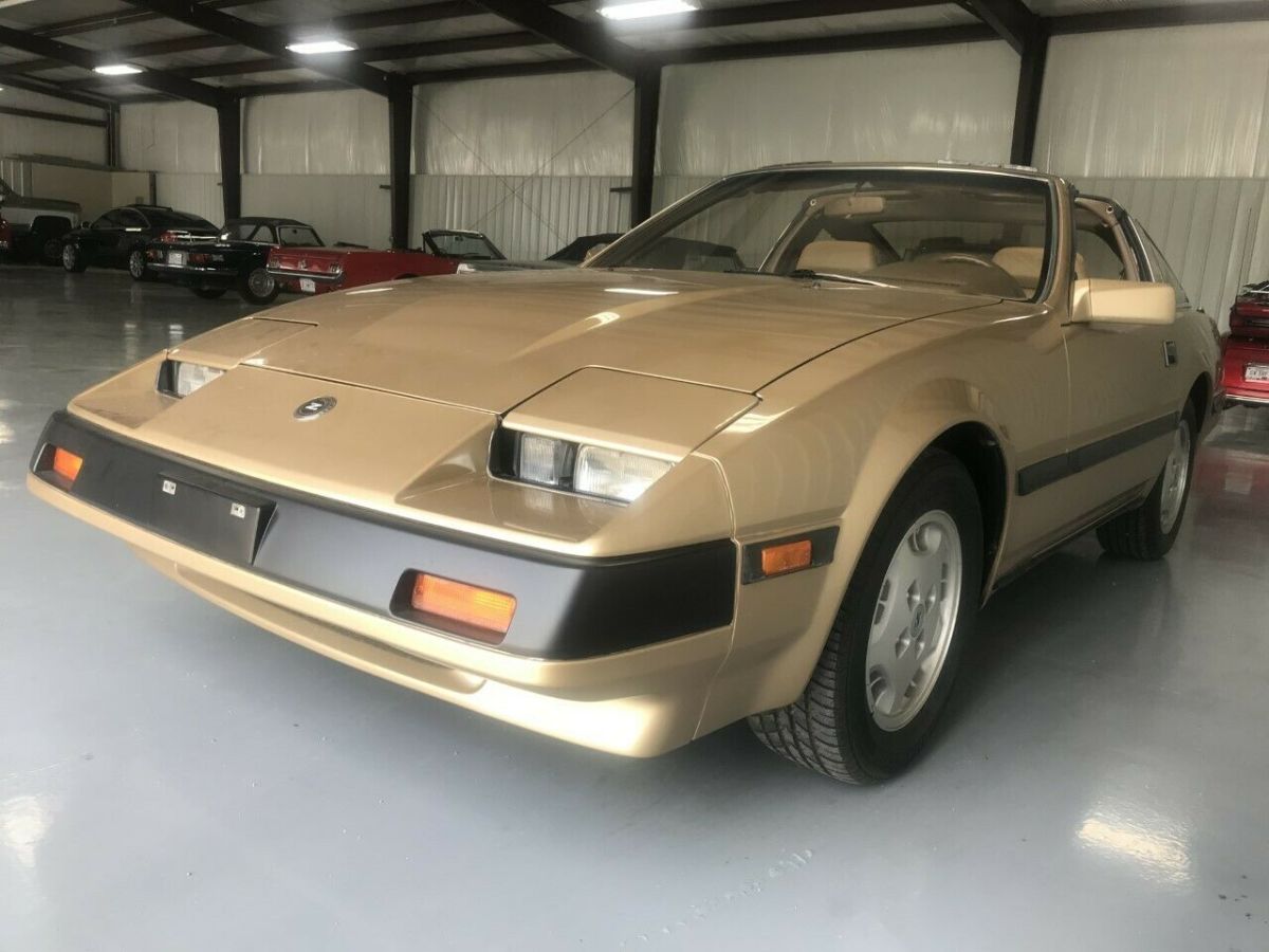 1985 Nissan 300ZX 26,000 MILES, 5-SPEED MANUAL WITH T-TOPS - photo 4