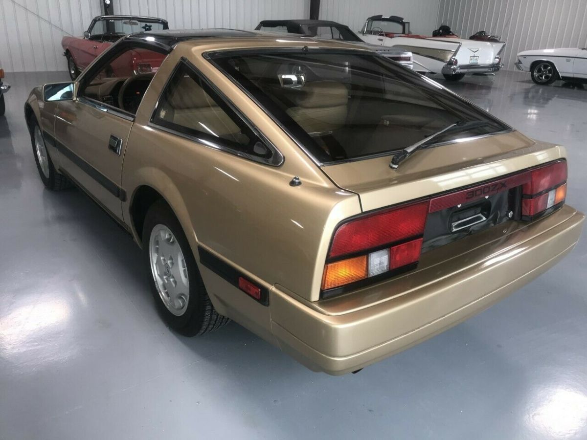 1985 Nissan 300ZX 26,000 MILES, 5-SPEED MANUAL WITH T-TOPS - photo 6