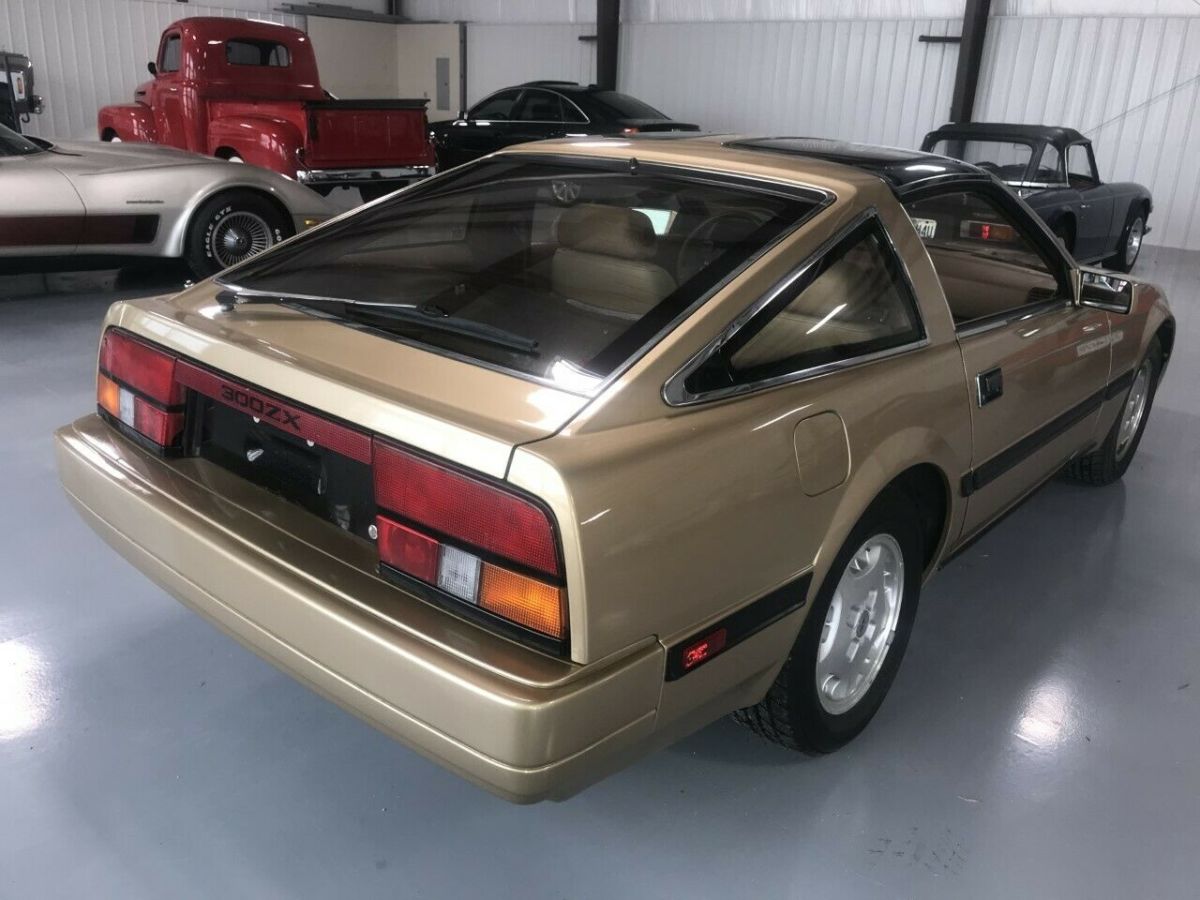 1985 Nissan 300ZX 26,000 MILES, 5-SPEED MANUAL WITH T-TOPS - photo 7