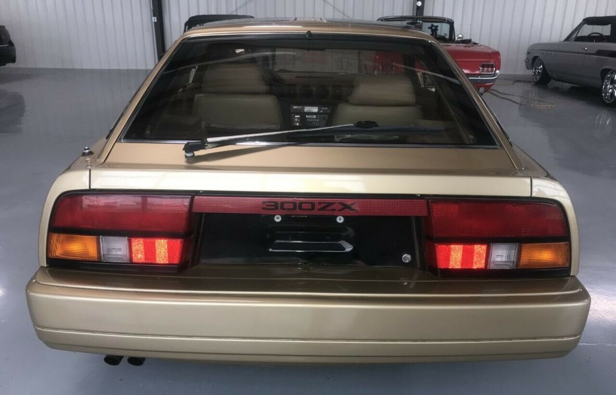 1985 Nissan 300ZX 26,000 MILES, 5-SPEED MANUAL WITH T-TOPS - photo 8