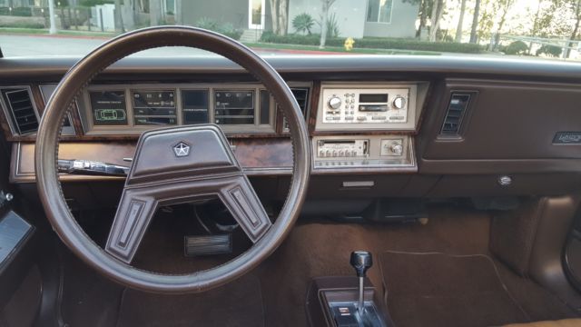 1984 Chrysler LeBaron Mark Cross Town & Country - photo 10
