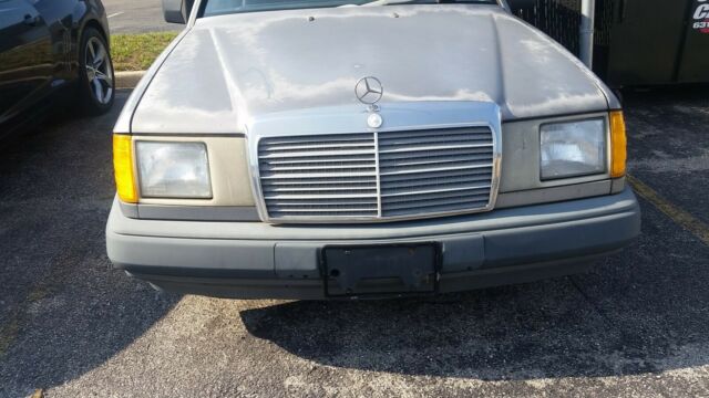 260E Mercedes Benz 1987 Mercedes-Benz 200-Series