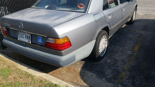 1987 Mercedes-Benz 200-Series - photo 3