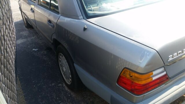 1987 Mercedes-Benz 200-Series - photo 4