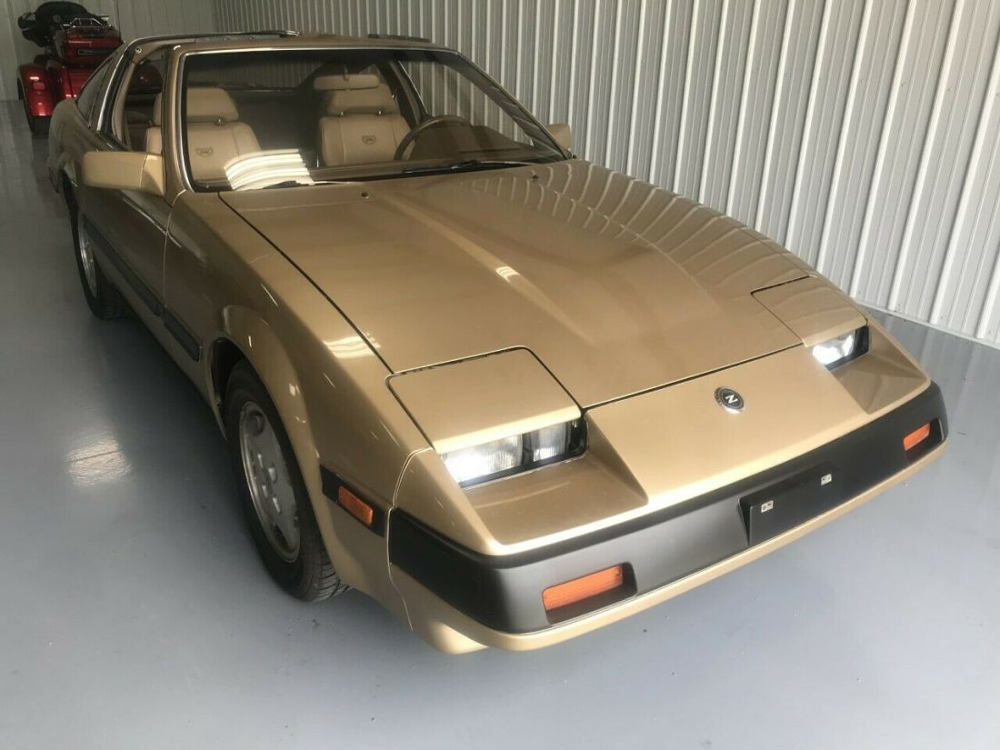 26,541 MILES, FIVE SPEED MANUAL TRANSMISSION WITH T-TOPS. 1985 Nissan 300ZX 26,451 MILES, FIVE SPEED MANUAL
