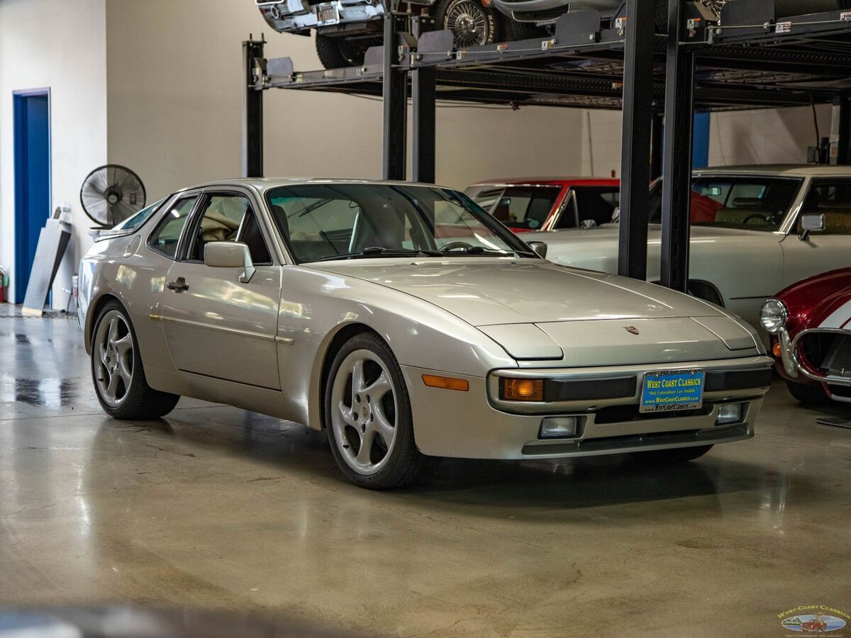 1987 Porsche 944 5 spd Coupe with 27K original miles - photo 10
