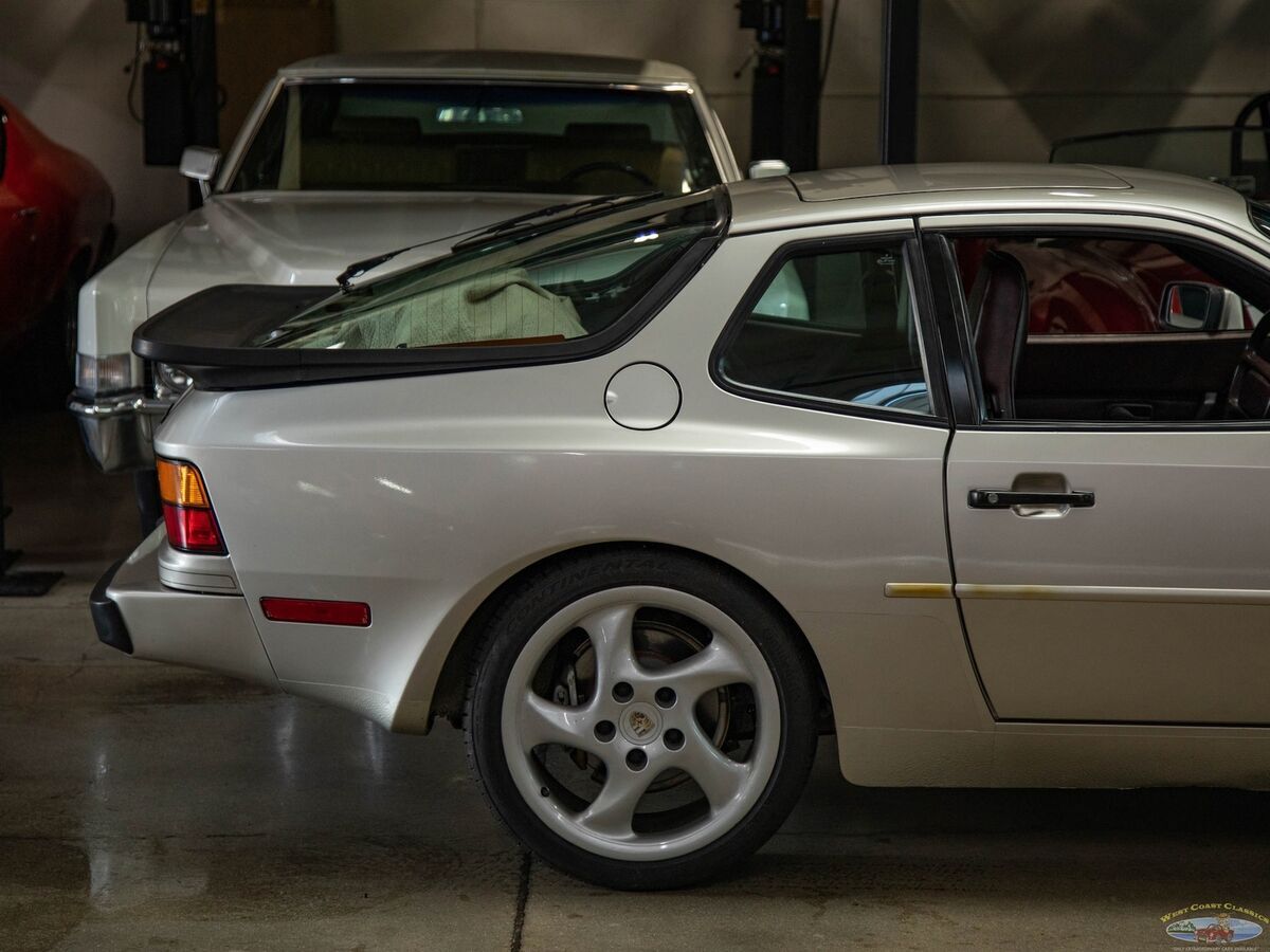 1987 Porsche 944 5 spd Coupe with 27K original miles - photo 2