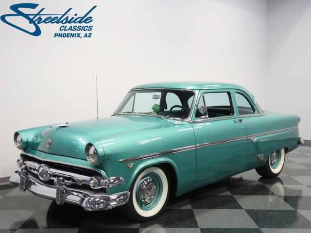 272 V8, 3-SPEED, MULTI-SHOW WINNER, PERFECT COLOR, RESTO RECPTS, RECENT RESTO!! 1954 Ford Fairlane