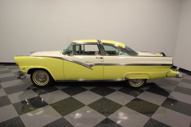 1956 Ford Crown Victoria - photo 2
