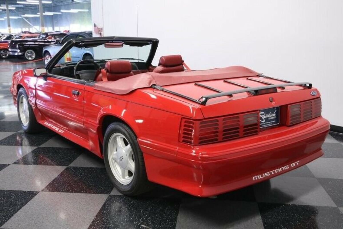 1991 Ford Mustang GT Convertible - photo 10