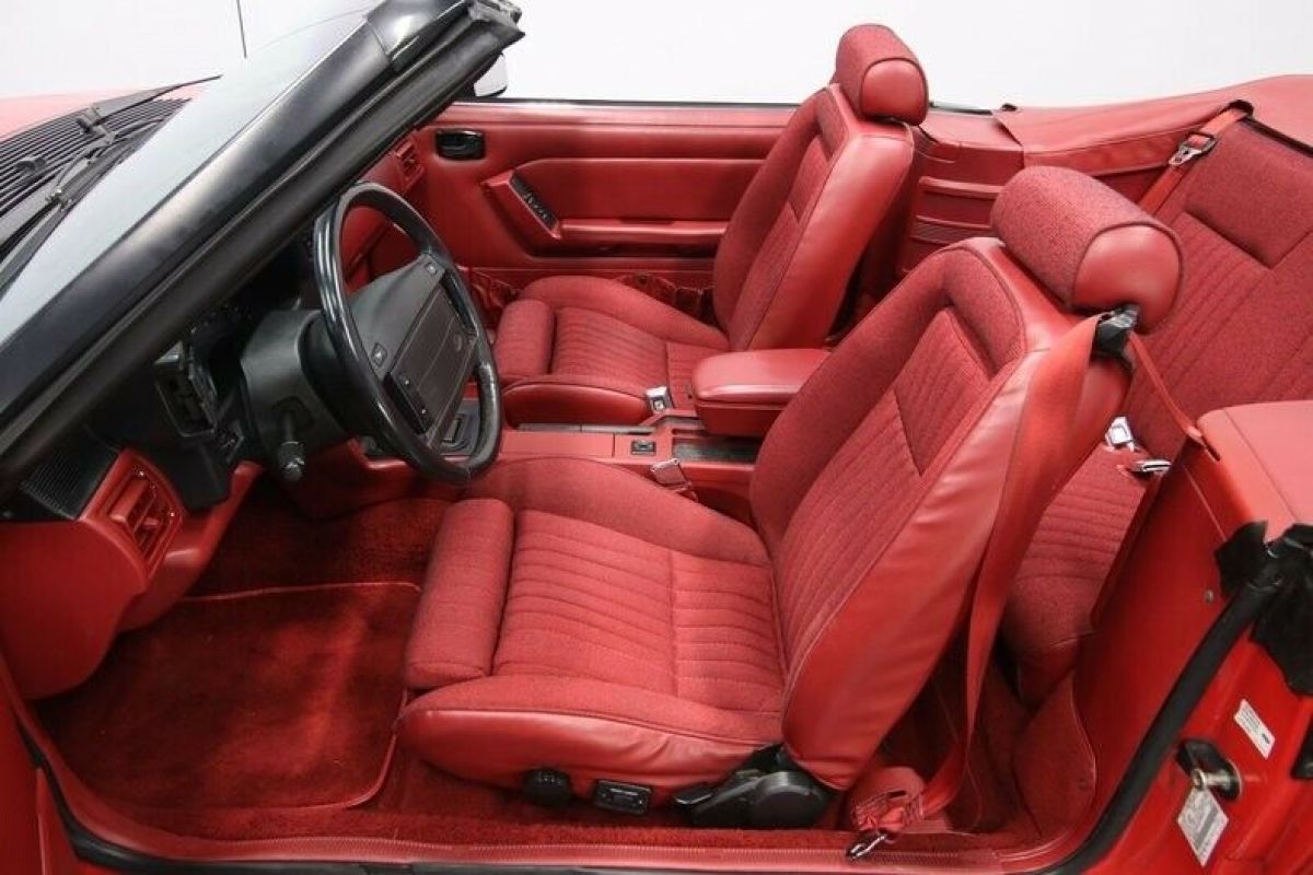 1991 Ford Mustang GT Convertible - photo 5
