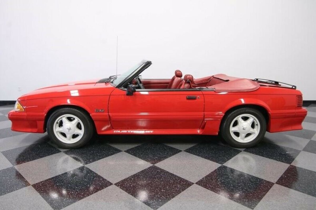 1991 Ford Mustang GT Convertible - photo 8