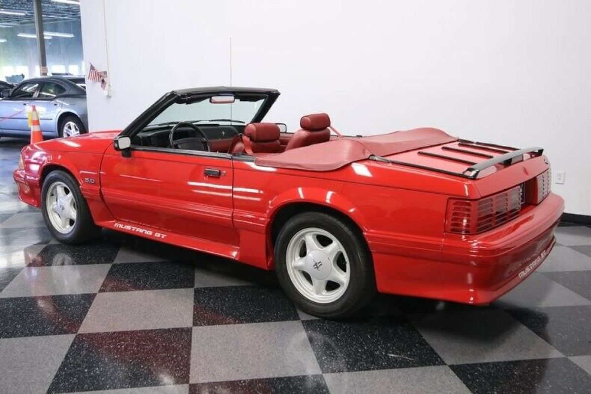1991 Ford Mustang GT Convertible - photo 9