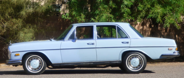 1972 Mercedes-Benz 200-Series 280SE,