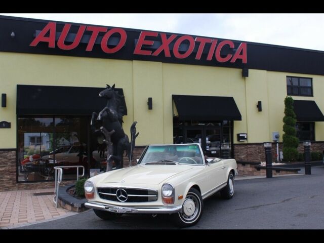 280SL 2.8L Bosch Fuel Injected I6 4 Speed Manual Mercedes-Benz Light Ivory 1970 Mercedes-Benz SL-Class 280SL