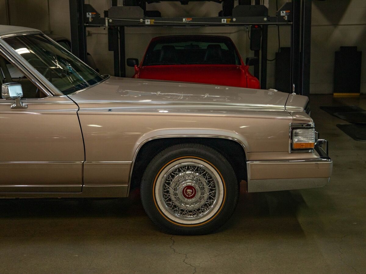 1991 Cadillac Brougham 5.7L V8 4 Dr Sedan with 28K original mile - photo 4