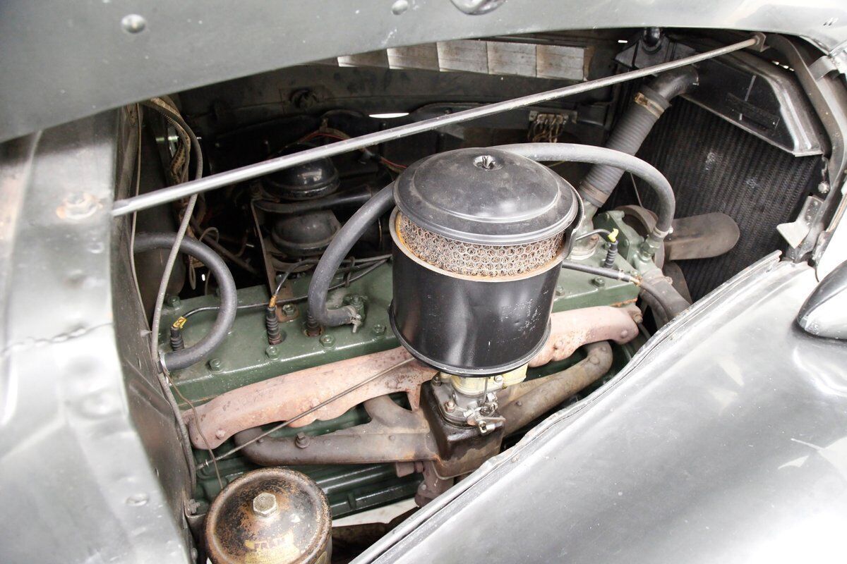 1940 Packard 120 Sedan - photo 11