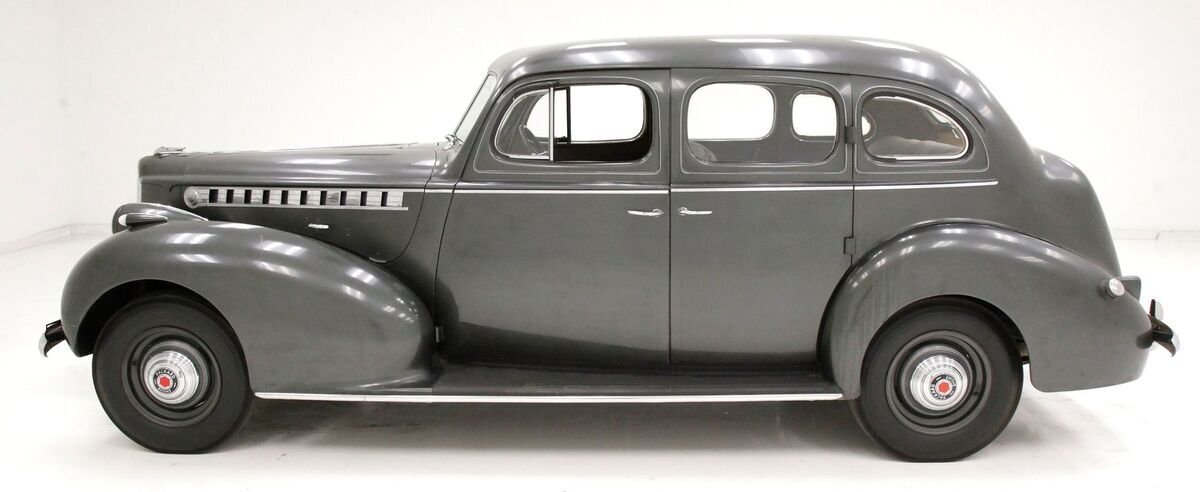 1940 Packard 120 Sedan - photo 2