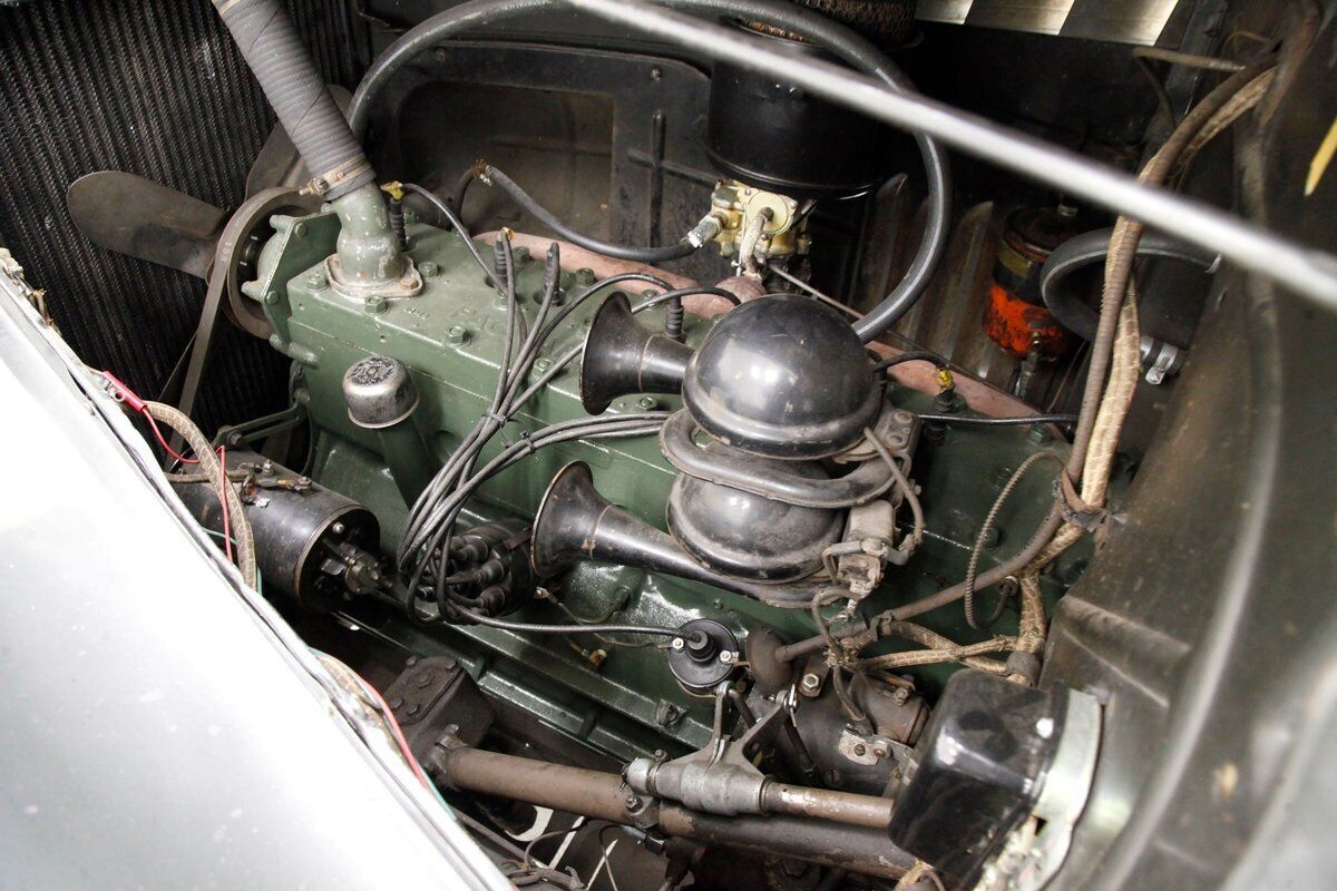 1940 Packard 120 Sedan - photo 8