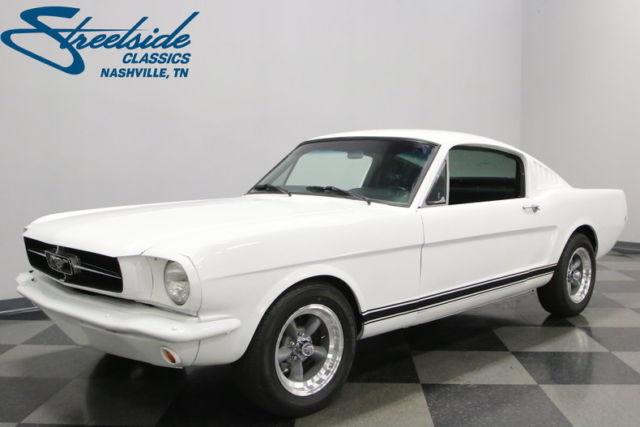 289CI V8, 4 SPEED MANUAL, POWER FRONT DISCS, REALLY COOL WHITE/BLACK LOOK, FUN! 1965 Ford Mustang