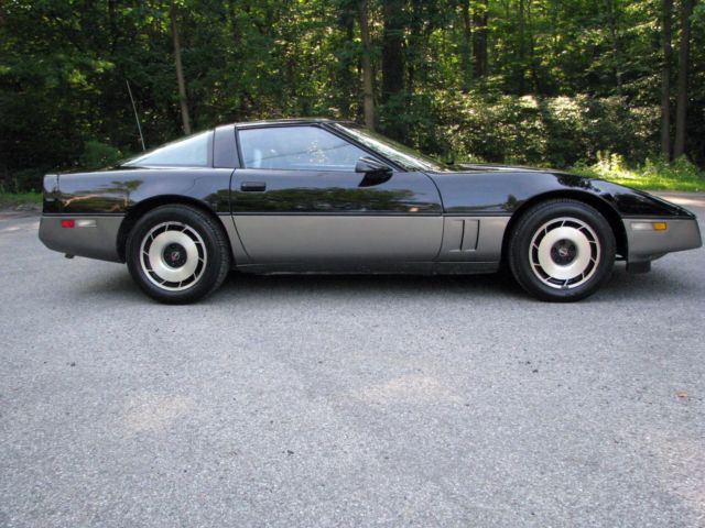 1984 Chevrolet Corvette TWO-TONE - photo 2