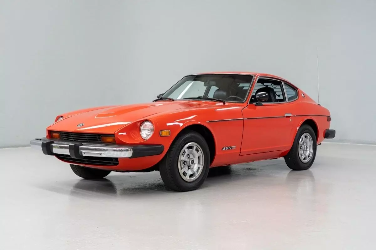 2.8L SOHC L28-E in-line 6-cylinder $415/Month 1976 Datsun Z-Series