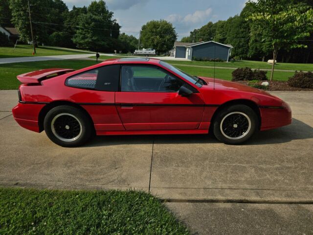 1988 Pontiac Fiero GT - photo 2