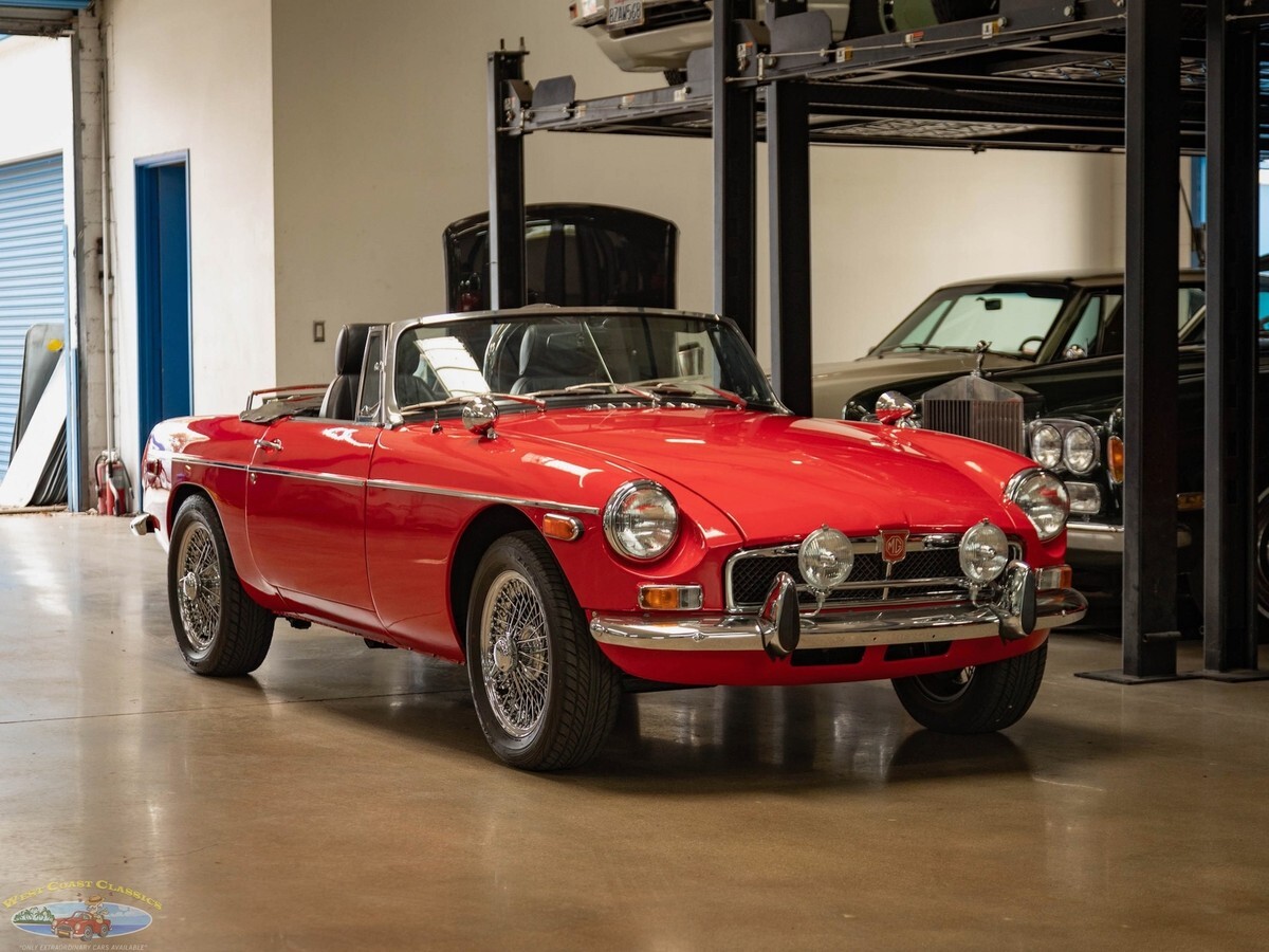 1973 MG B Custom 2 door Convertible Roadster - photo 10