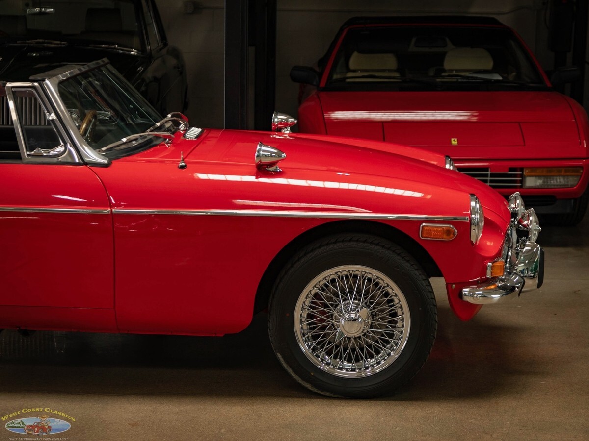 1973 MG B Custom 2 door Convertible Roadster - photo 4