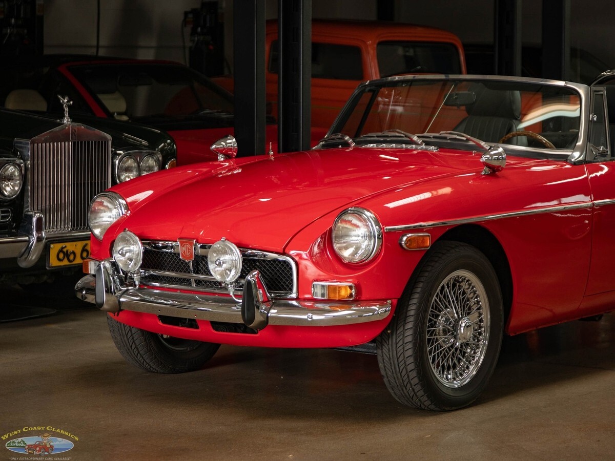 1973 MG B Custom 2 door Convertible Roadster - photo 8