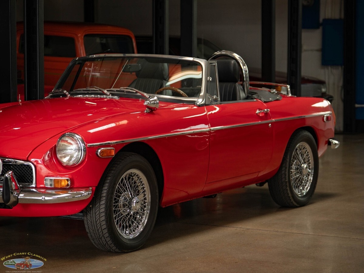 1973 MG B Custom 2 door Convertible Roadster - photo 9
