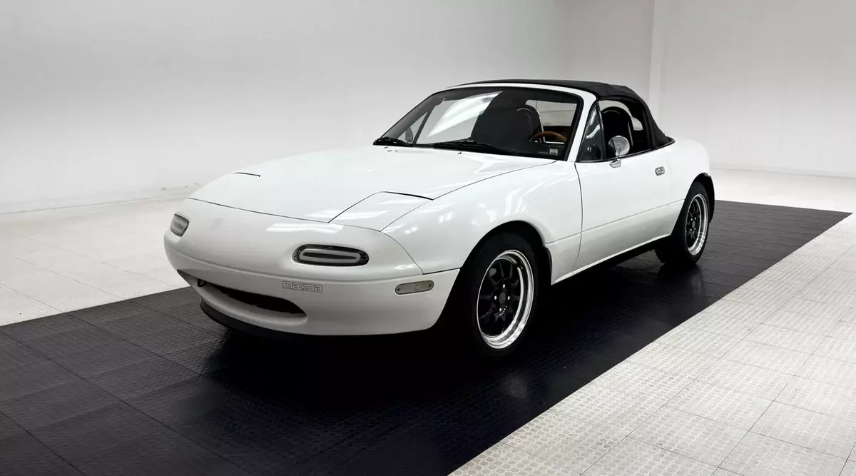 29,957 Miles/2 Owners/Bolt On Upgrades/Peppy 1.6L DOHC I4/5-Speed 1992 Mazda MX-5 Miata MX-5
