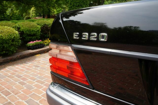 1994 Mercedes-Benz 300 Series E320 Convertible - photo 5