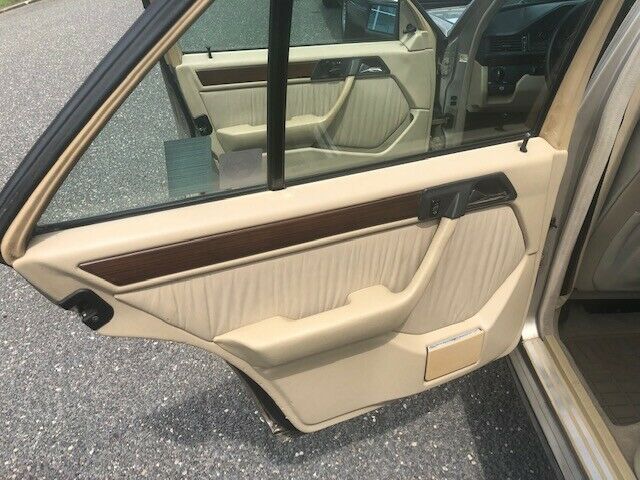 1990 Mercedes-Benz 300-Series - photo 10