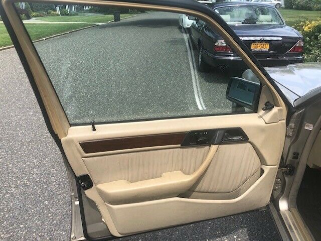 1990 Mercedes-Benz 300-Series - photo 12