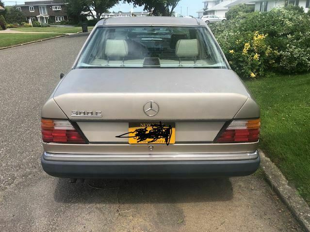 1990 Mercedes-Benz 300-Series - photo 4