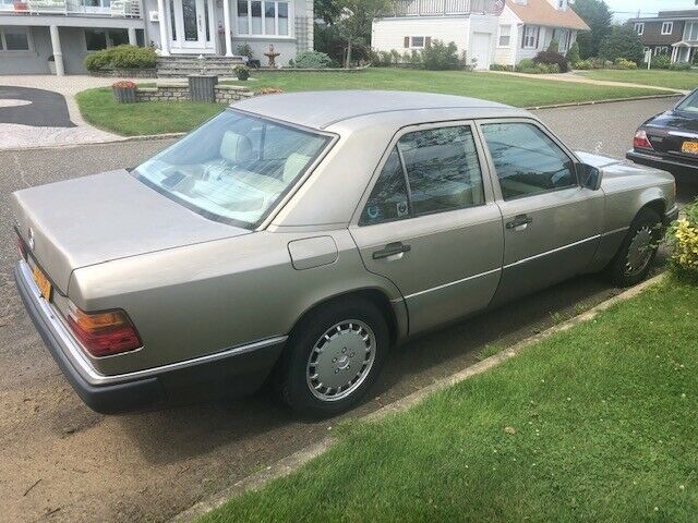 1990 Mercedes-Benz 300-Series 300E Very Clean Reliable Car Only 116K miles - photo 3