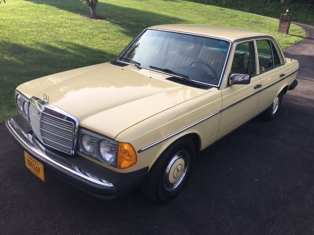 1977 Mercedes-Benz 200-Series 240D - photo 2