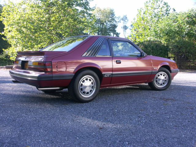 1985 Ford Mustang Hatchback - photo 2