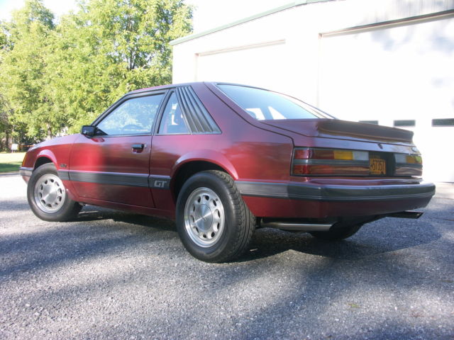 1985 Ford Mustang Hatchback - photo 4