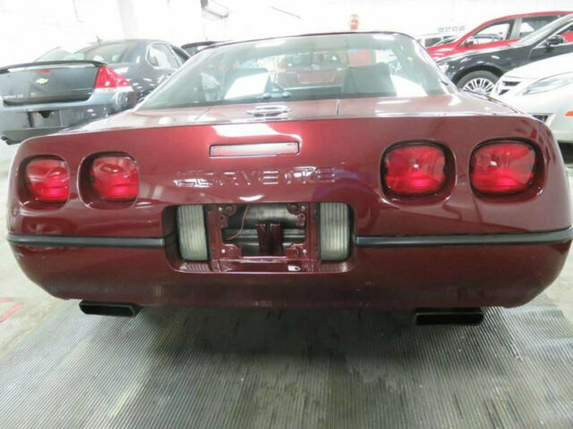 1985 Chevrolet Corvette 5.7L TPI V8 - photo 10