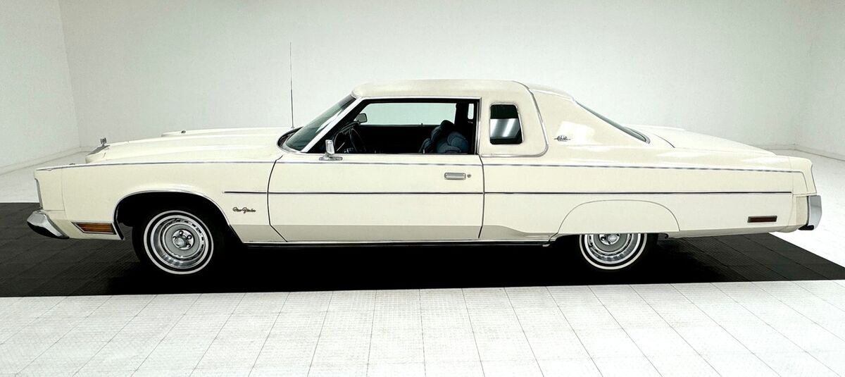 1976 Chrysler New Yorker Brougham Hardtop - photo 2