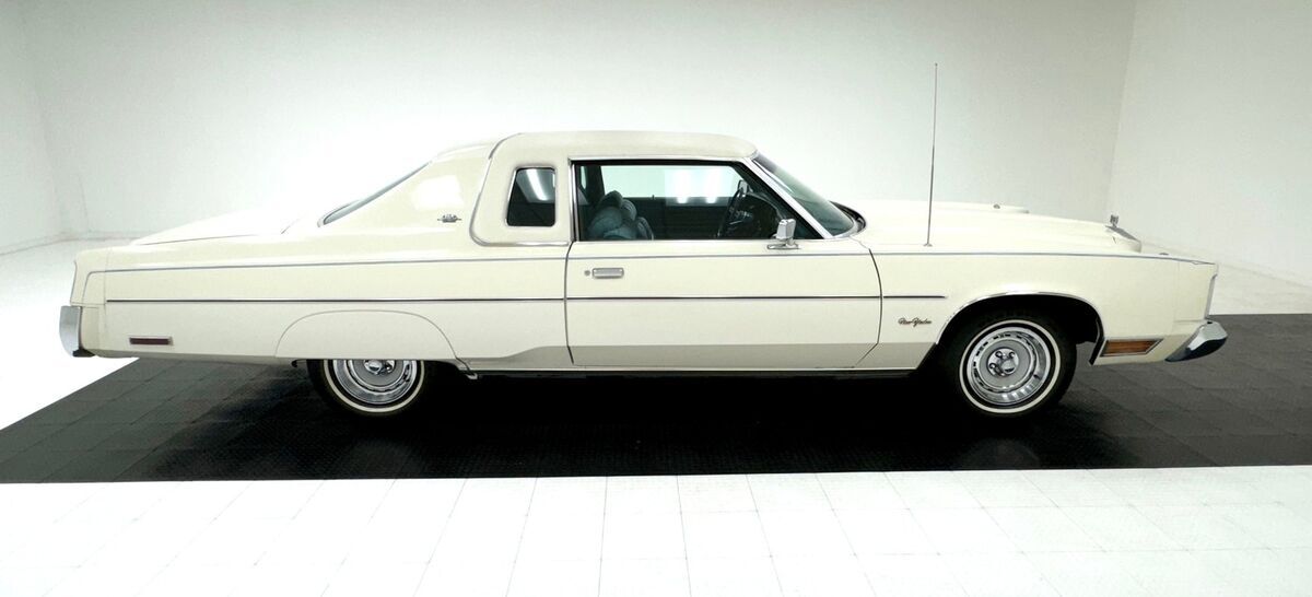 1976 Chrysler New Yorker Brougham Hardtop - photo 6
