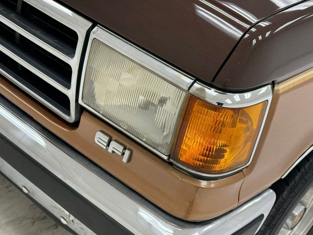 1990 Ford F-150 XLT Lariat Pickup - photo 10